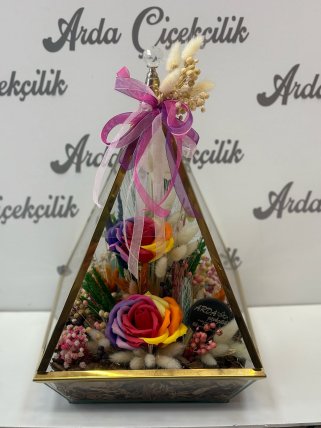 Piramit Camda Dekoratif Gül