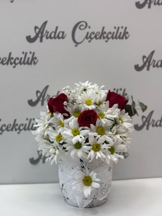 Seramikte Papatyalar ve 3 Gül, Kütahya çiçek siparişi